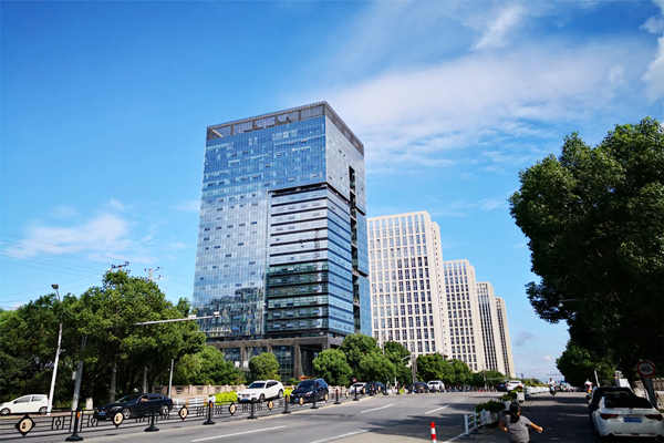 樓宇智能化技術(shù)飛速發(fā)展，智能樓宇越來(lái)越“?！保?圖1)